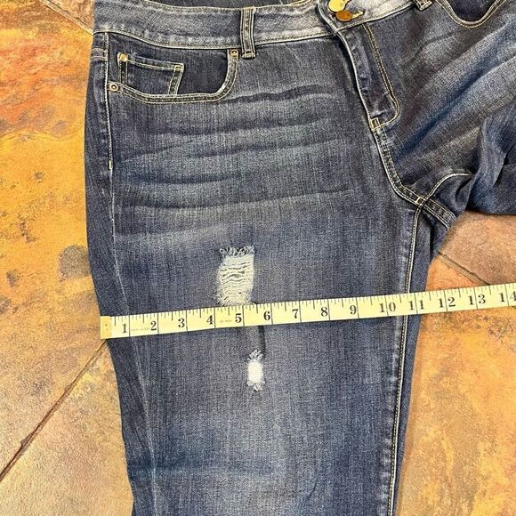 New York & Company Distressed Patch Denim Jeans 14 - Picture 5 of 12